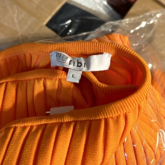 Tubi large wrap top. EUC - Picture 6 of 11